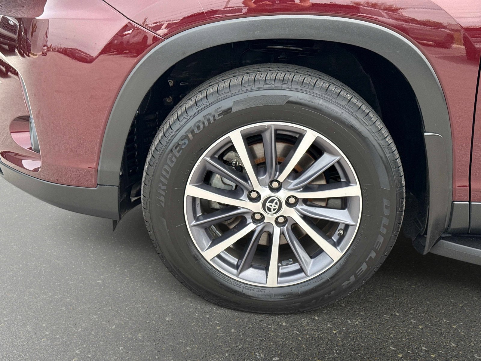 Used 2019 Toyota Highlander XLE AWD/4WD image 12