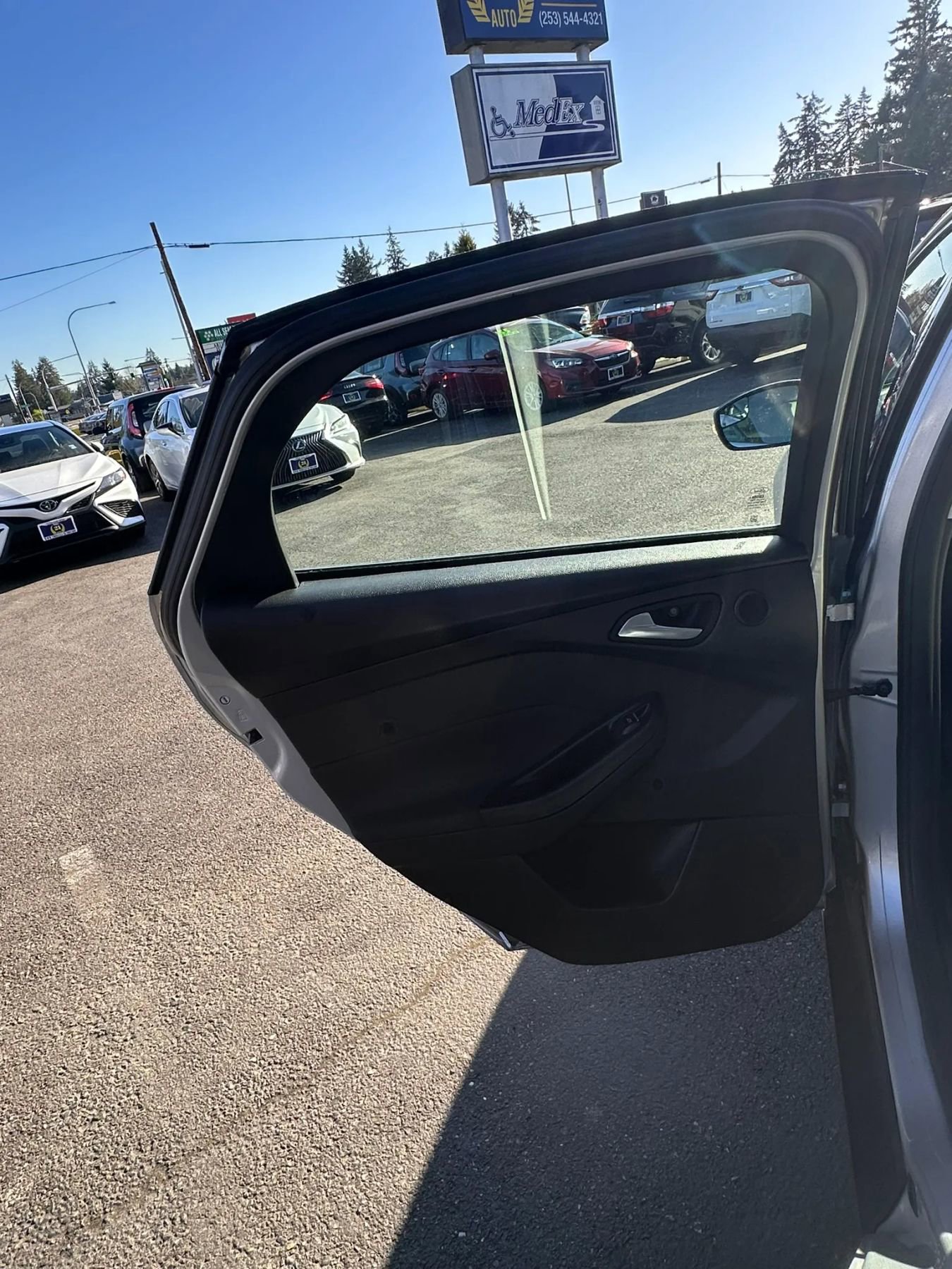 Used 2018 Ford Focus Titanium FWD image 15
