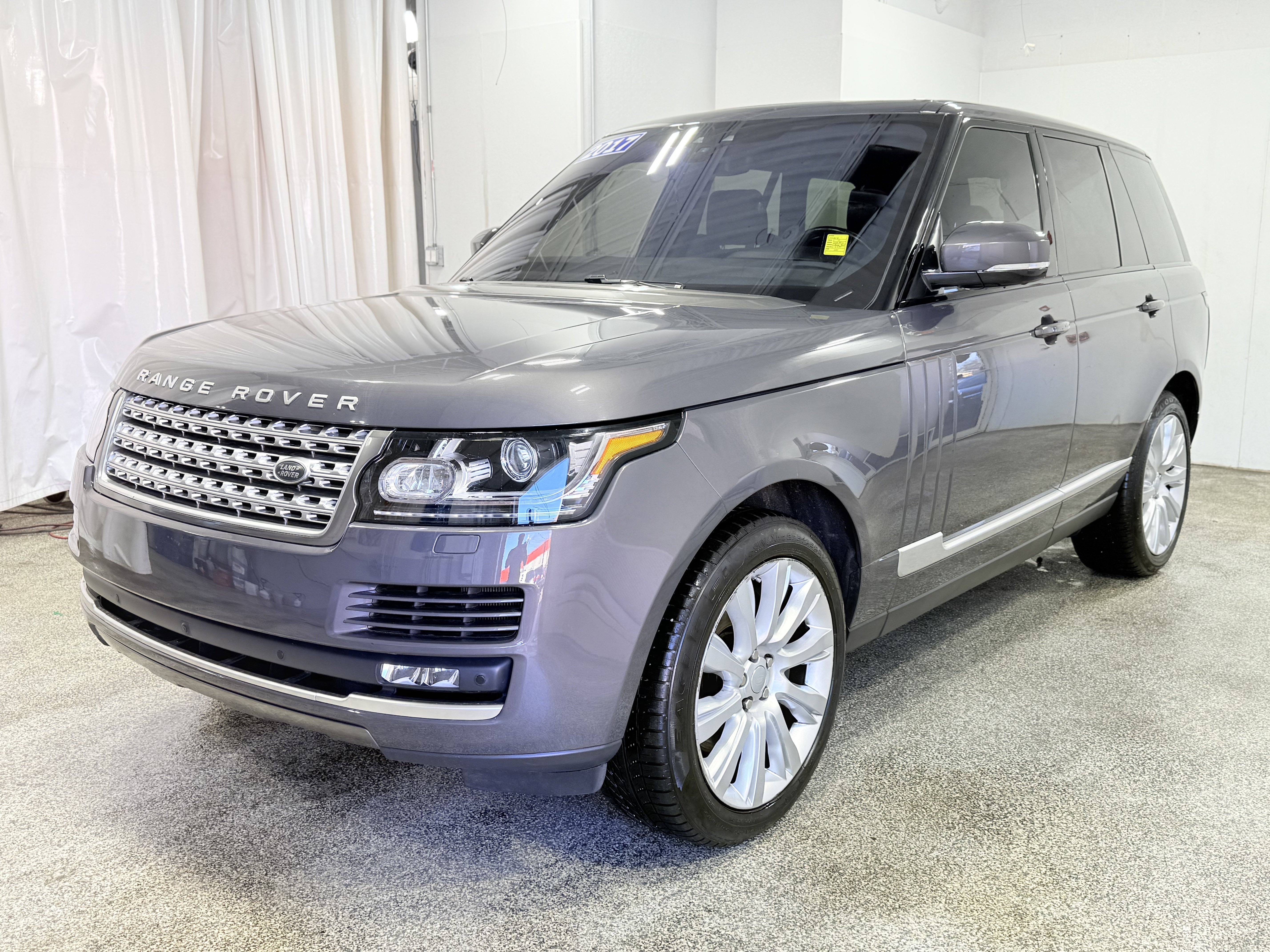 Used 2017 Land Rover Range Rover Supercharged image 3