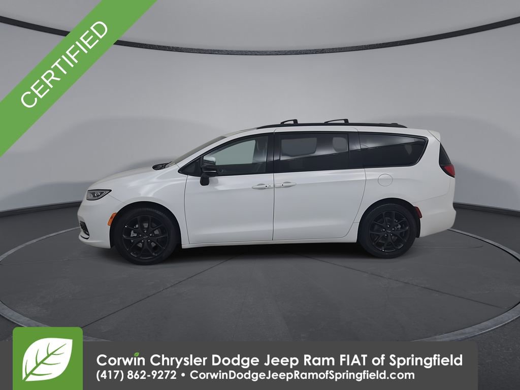 Certified 2025 Chrysler Pacifica Limited image 8