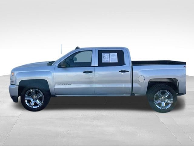Used 2018 Chevrolet Silverado 1500 Custom w/ Custom Value Package AWD/4WD image 34