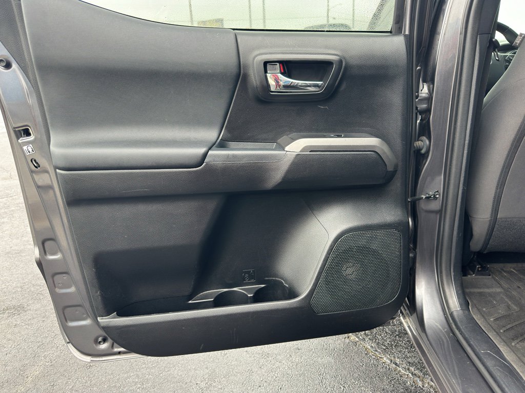 Used 2017 Toyota Tacoma TRD Sport image 25