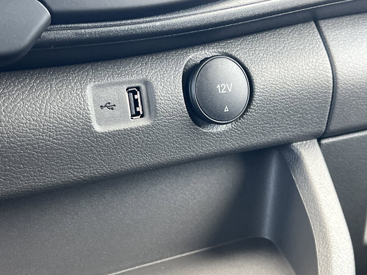 New 2026 Ford Transit 250 148 Medium Roof w/ Load Area Protection Package image 6