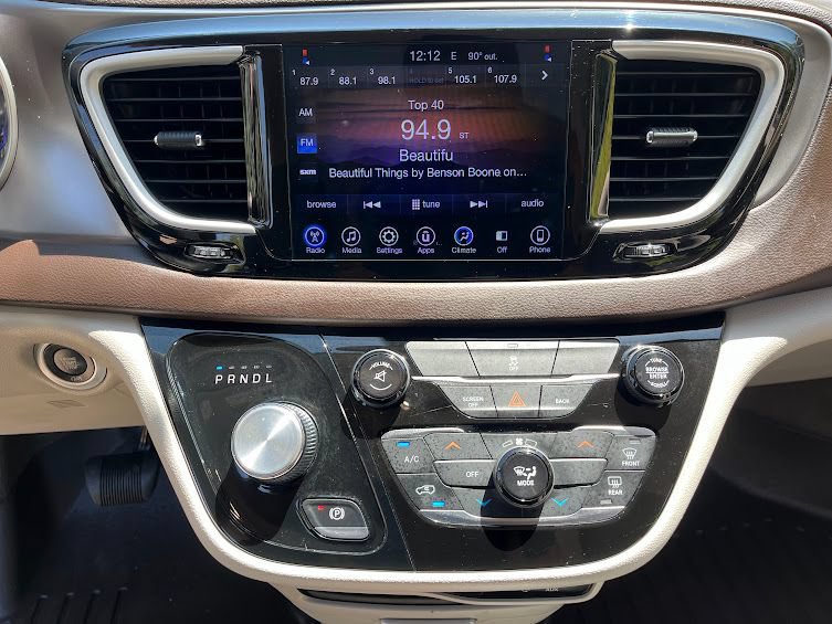 Used 2017 Chrysler Pacifica Touring FWD image 17