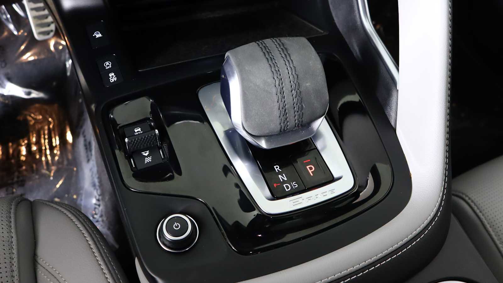 Used 2024 Jaguar E-PACE R-Dynamic SE image 20