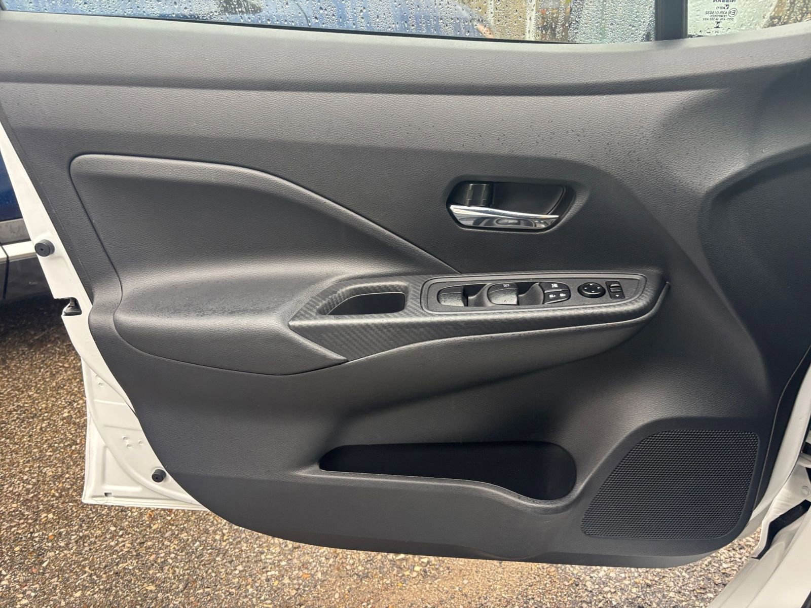 Used 2025 Nissan Versa SV image 18