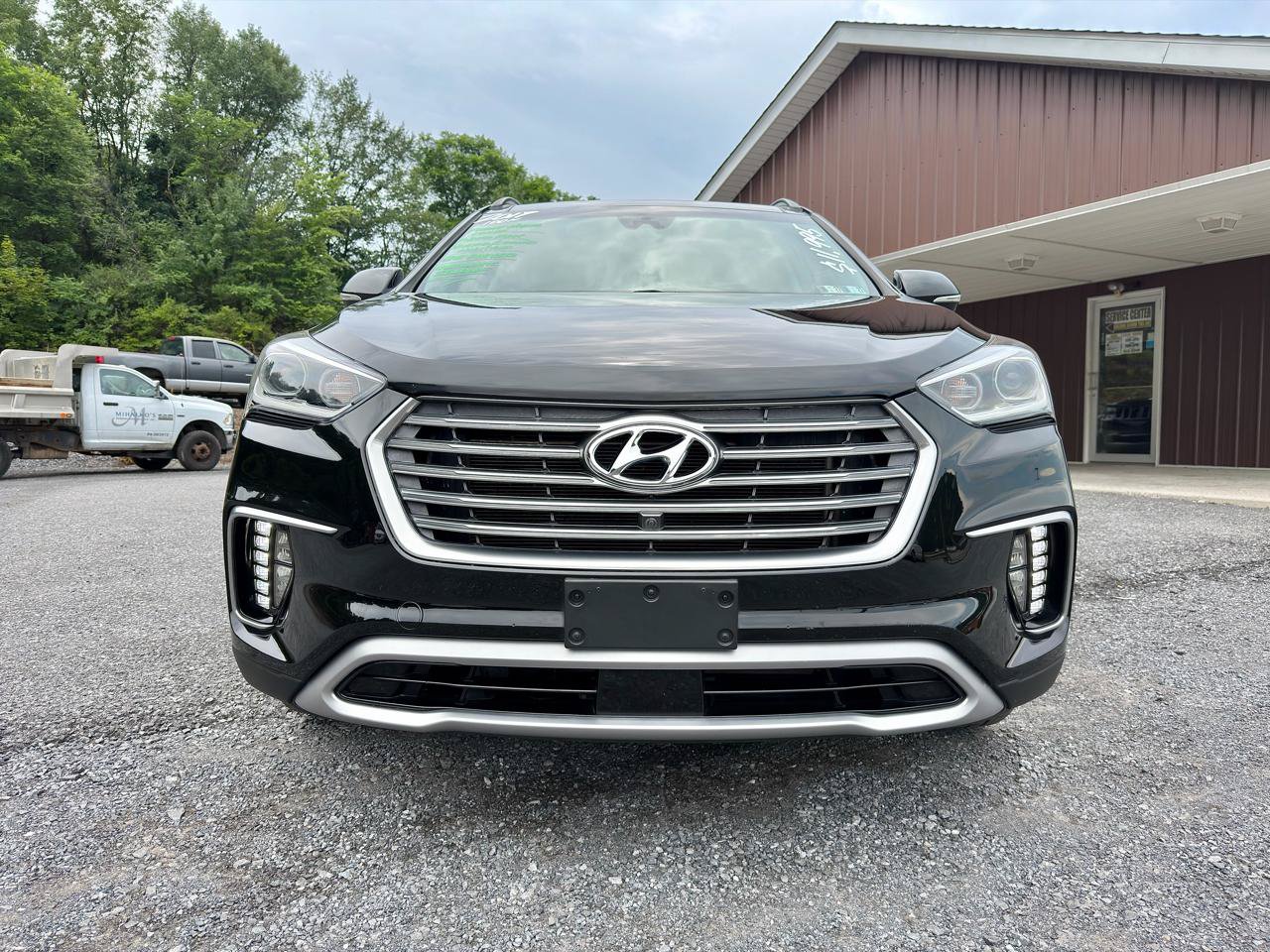 Used 2017 Hyundai Santa Fe Limited FWD image 2