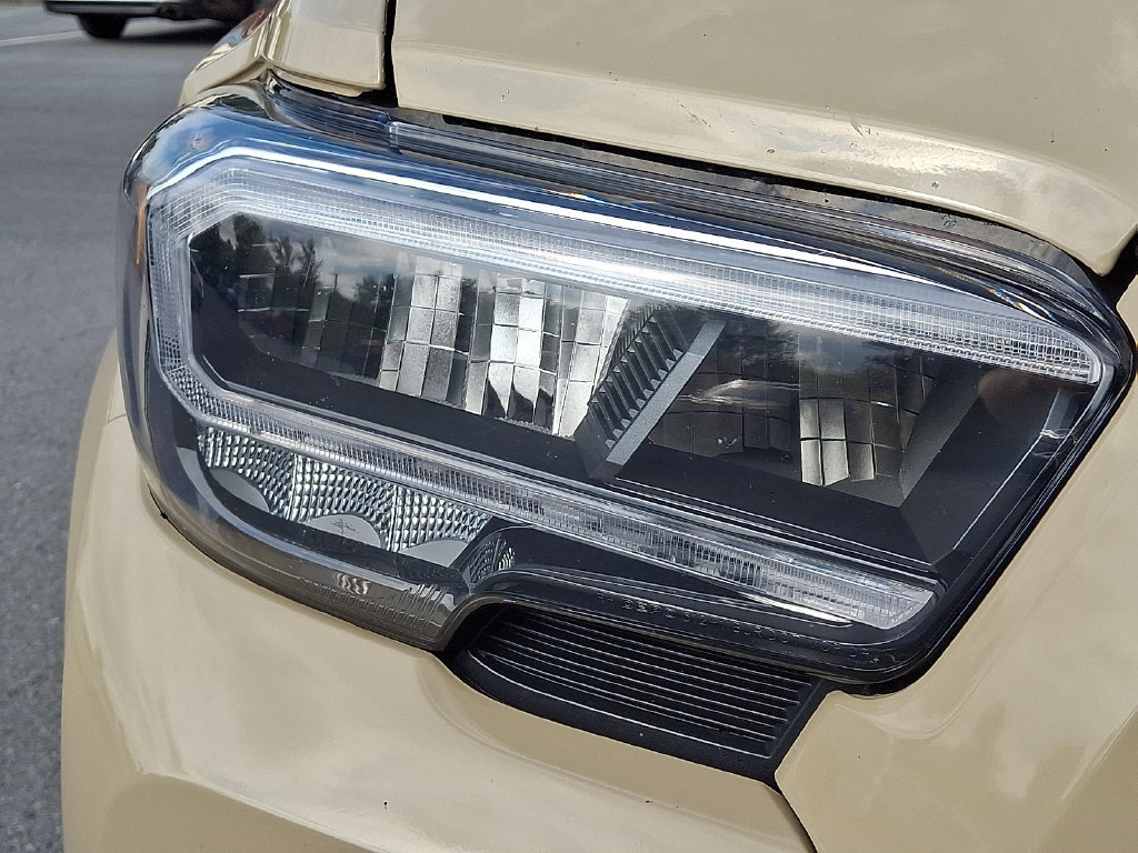 Used 2020 Toyota Tacoma Limited AWD/4WD image 12