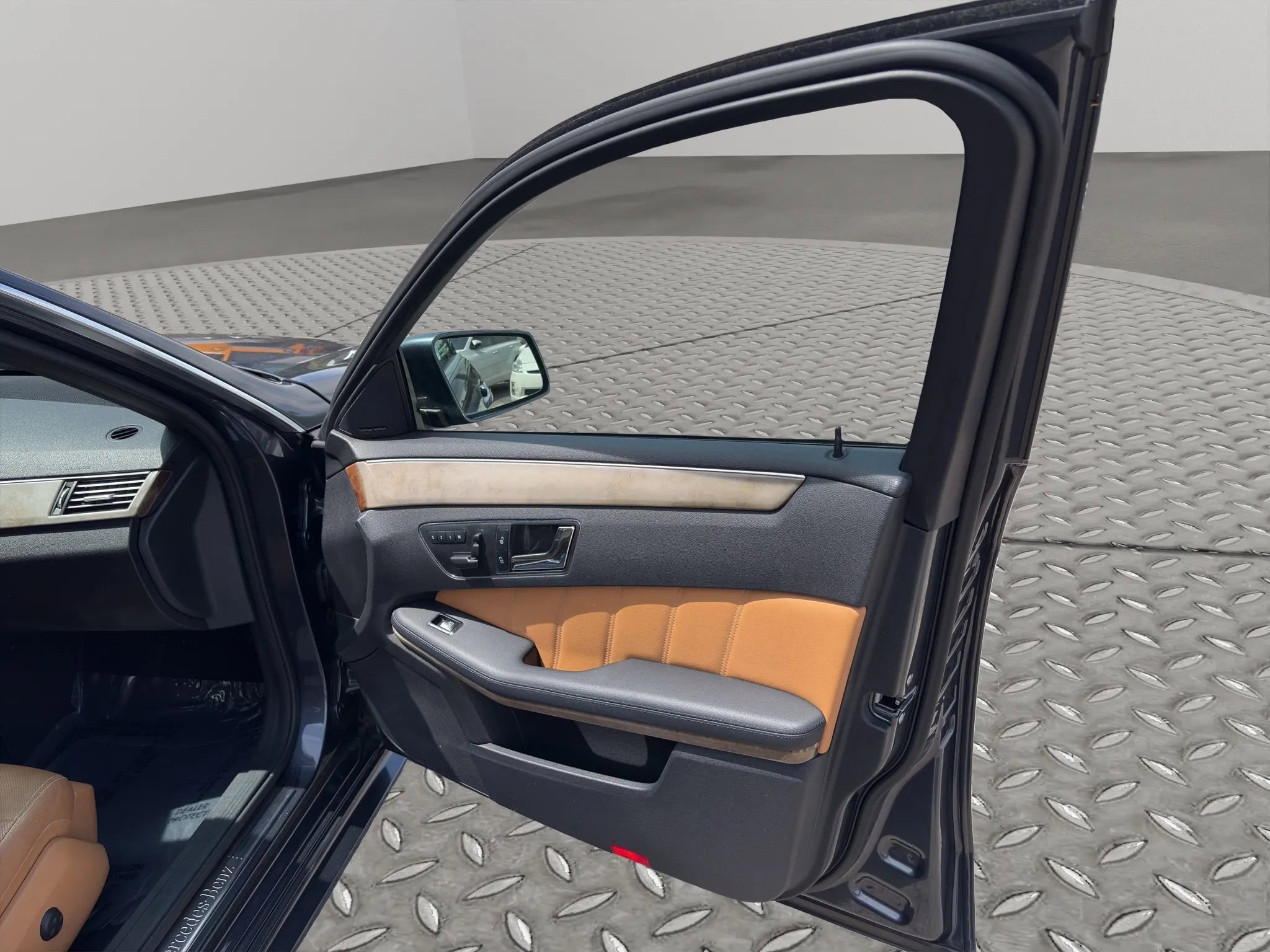 Used 2011 Mercedes-Benz E 550 Sedan image 24