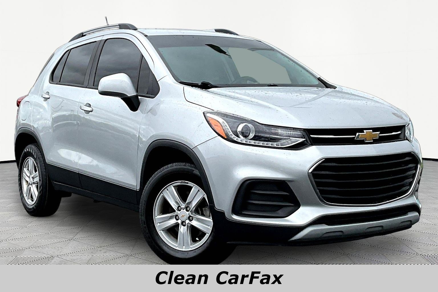 Used 2021 Chevrolet Trax LT w/ Driver Confidence Package AWD/4WD image 3