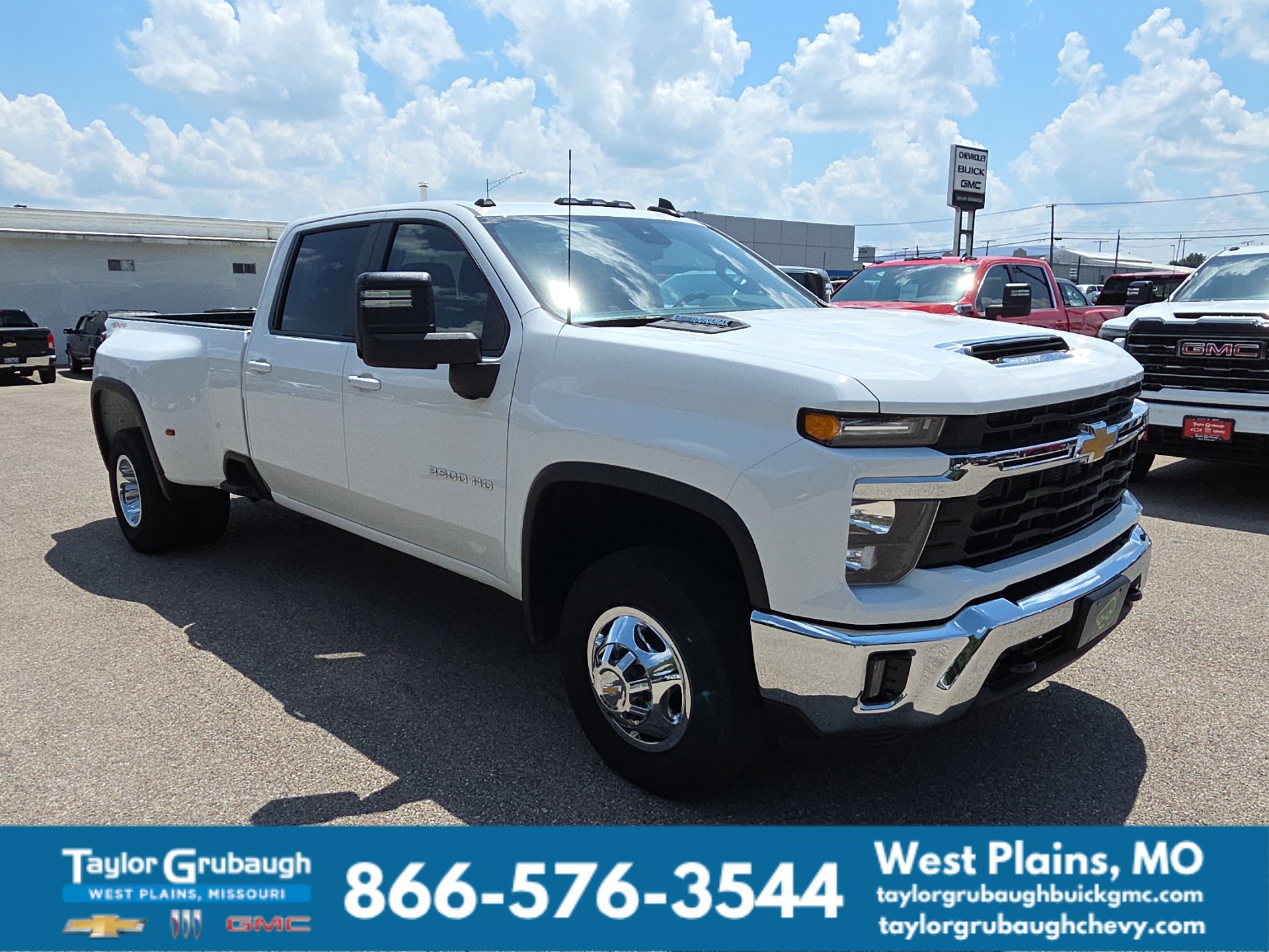 Used 2025 Chevrolet Silverado 3500 LT w/ Convenience Package AWD/4WD image 2