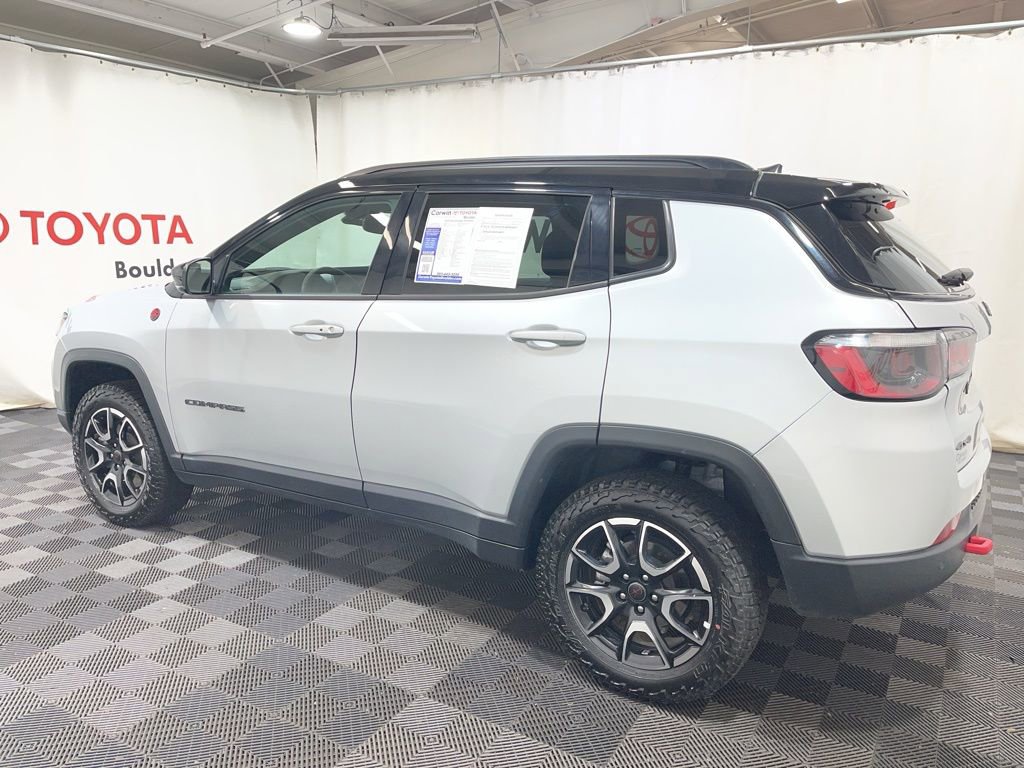 Used 2025 Jeep Compass Trailhawk image 4