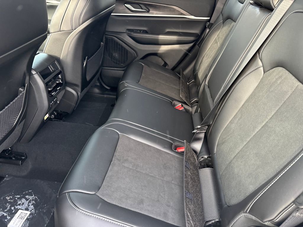 New 2026 Jeep Grand Cherokee Altitude image 31