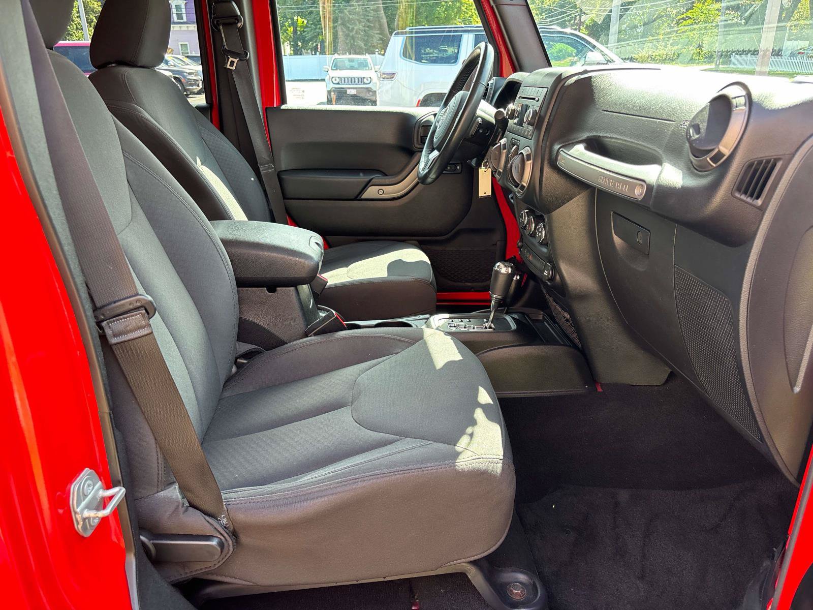 Used 2018 Jeep Wrangler Unlimited Sport S AWD/4WD image 14