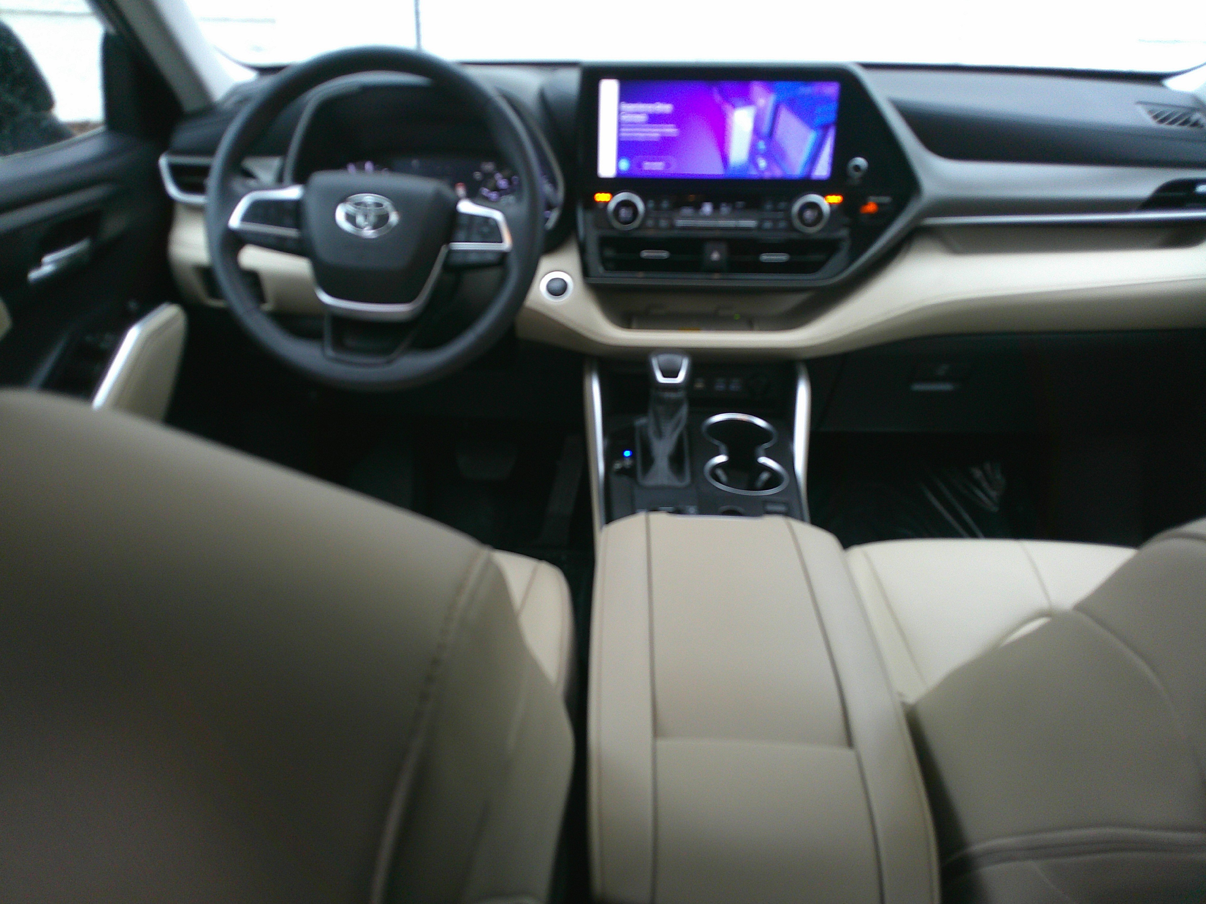 Used 2024 Toyota Highlander XLE image 33