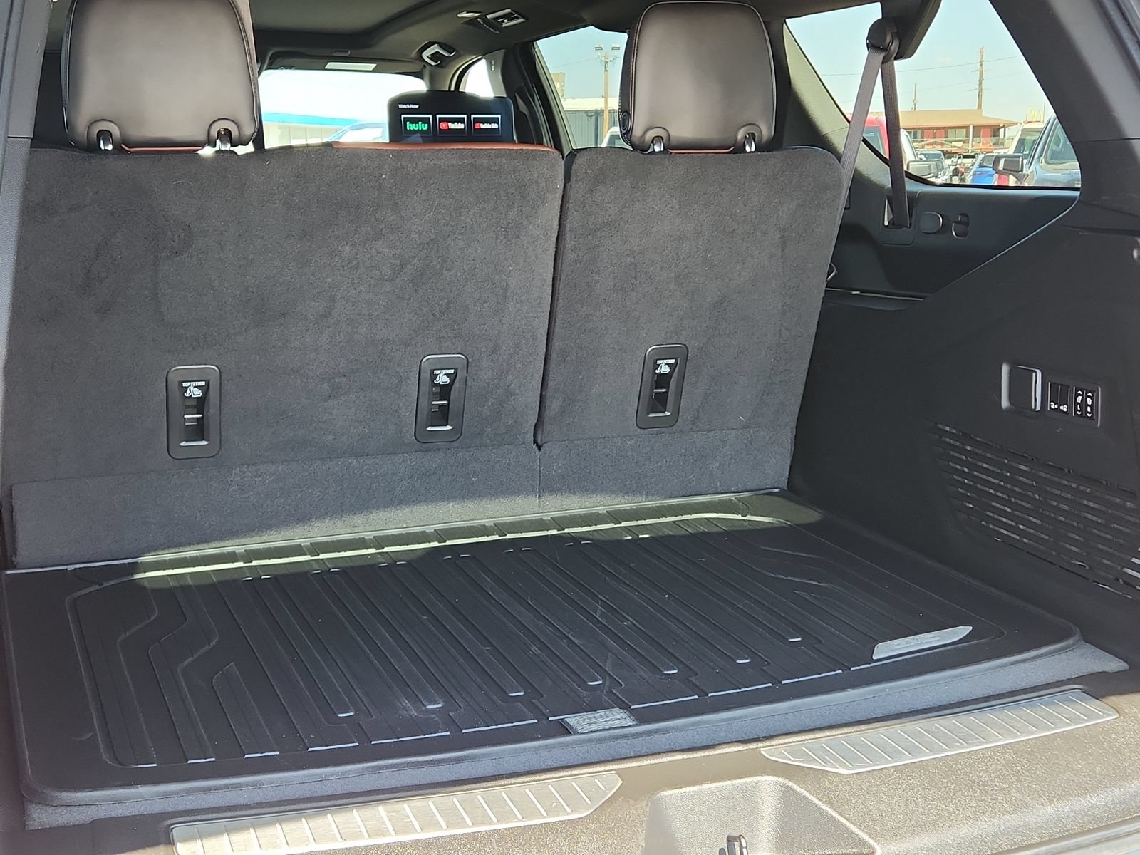 Used 2023 GMC Yukon XL Denali Ultimate w/ LPO, Floor Liner Package AWD/4WD image 8