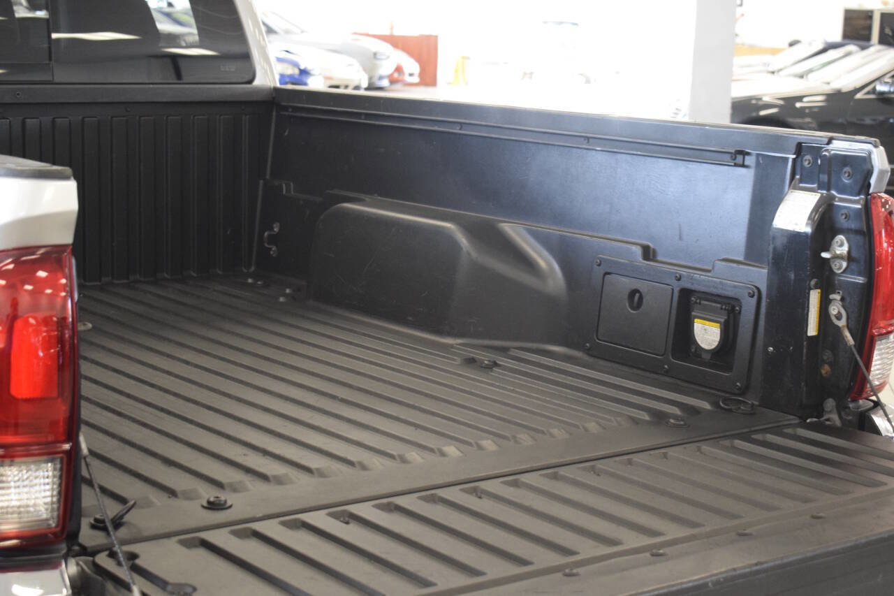 Used 2017 Toyota Tacoma TRD Off-Road image 40
