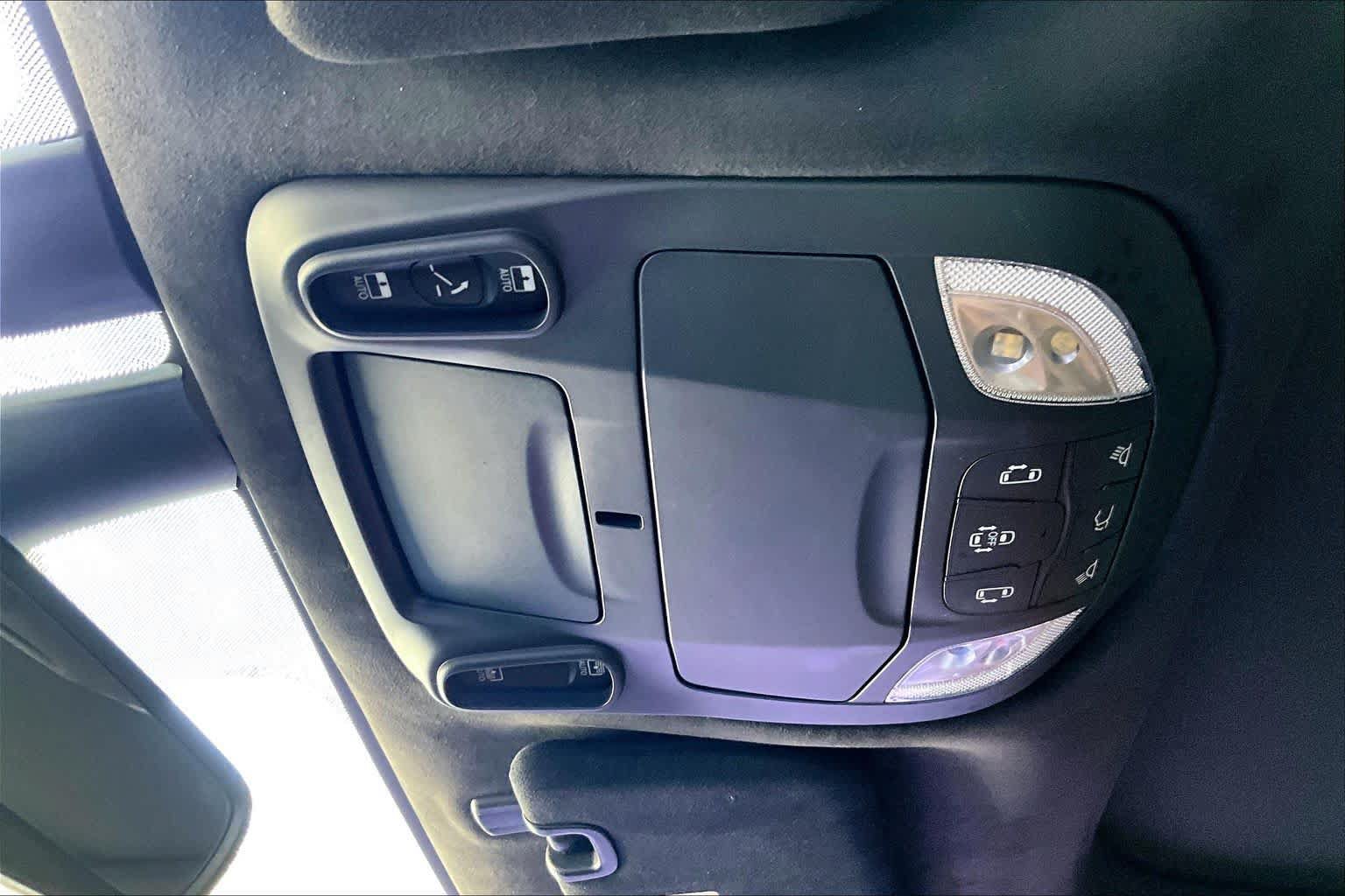 Used 2022 Chrysler Pacifica Pinnacle AWD/4WD image 32