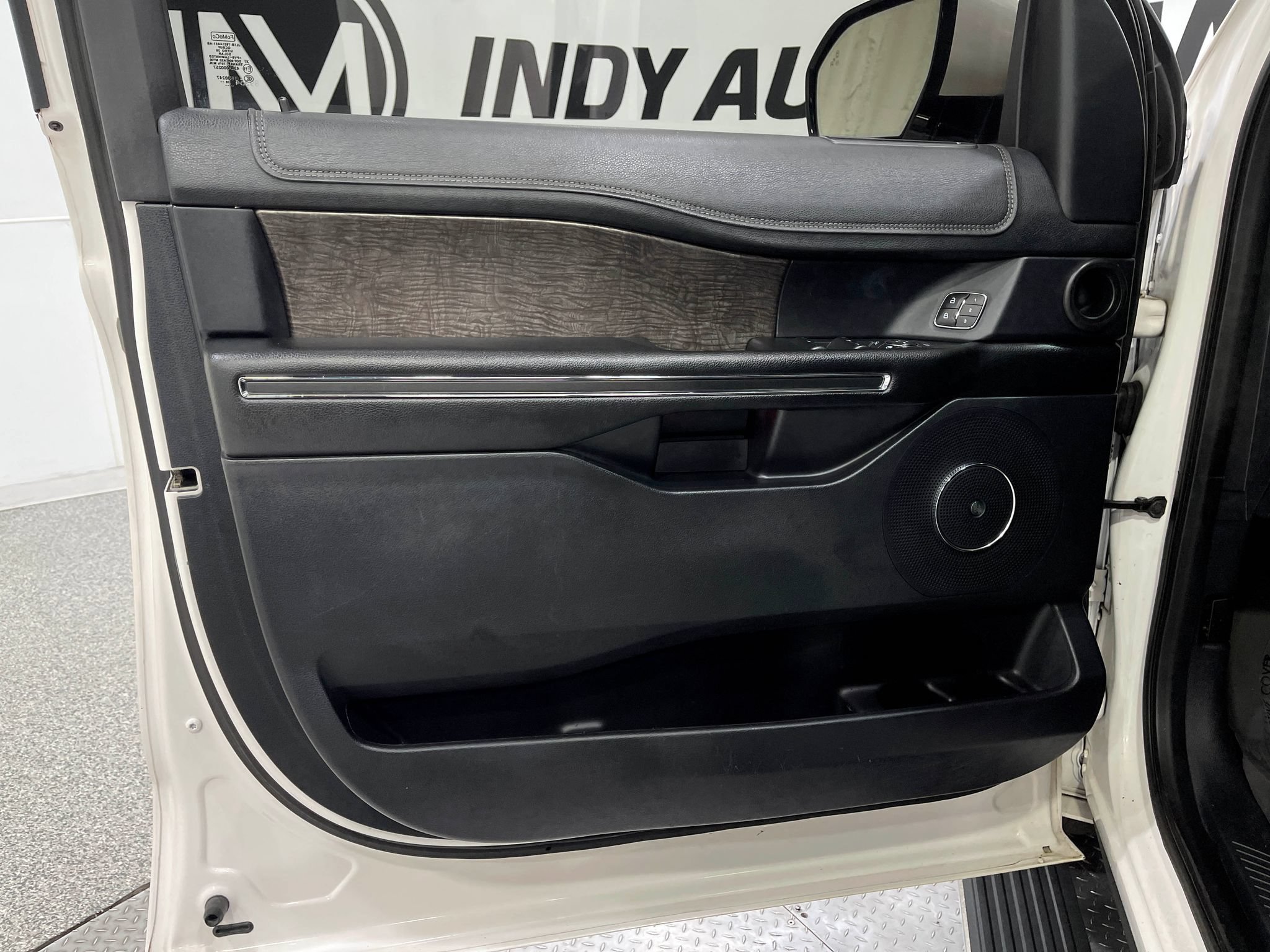 Used 2019 Ford Expedition Limited w/ Equipment Group 302A AWD/4WD image 14