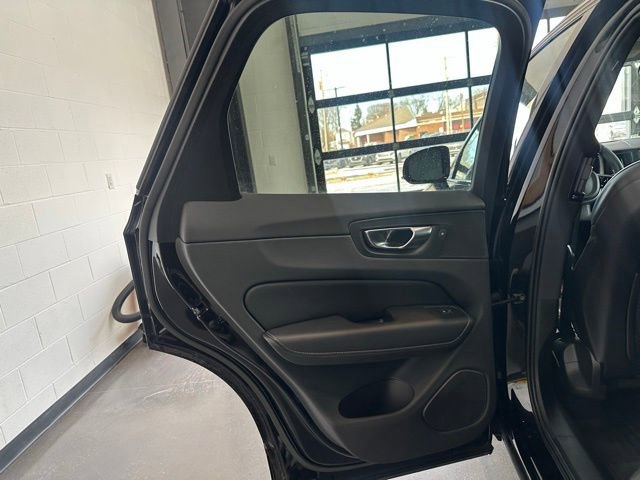 Used 2023 Volvo XC60 B5 Ultimate w/ Climate Package image 13
