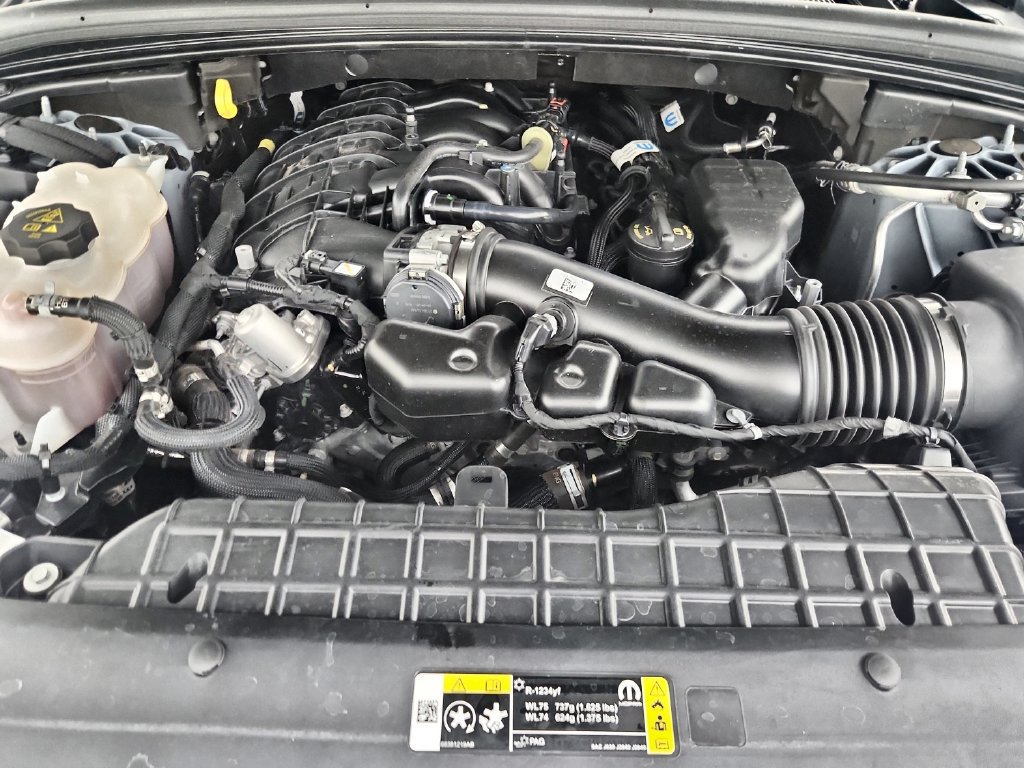 Certified 2025 Jeep Grand Cherokee Altitude AWD/4WD image 38