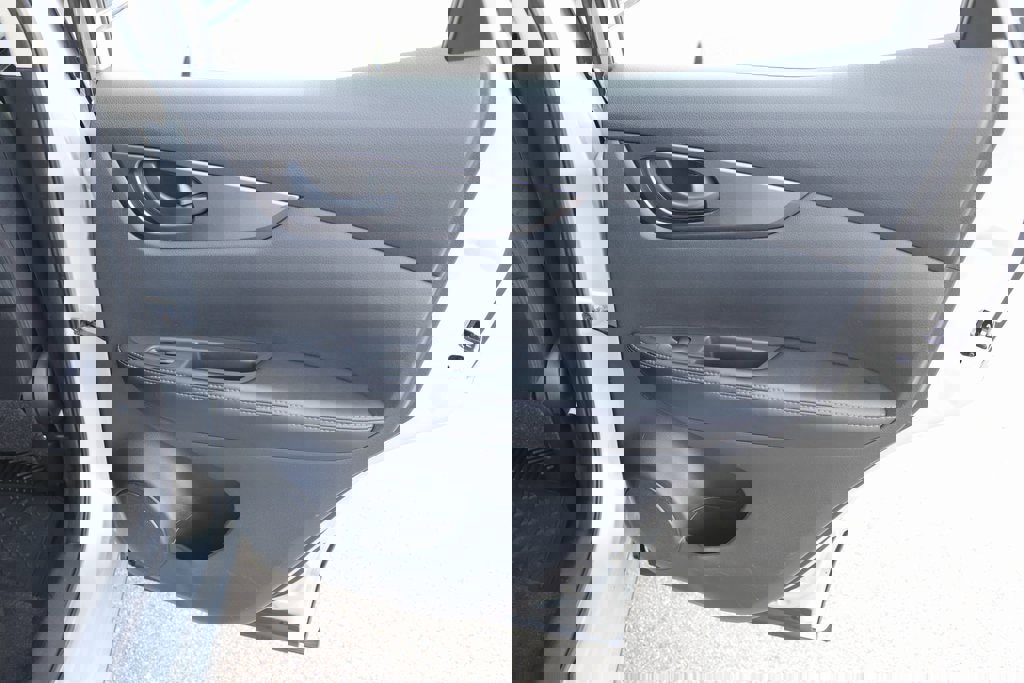 Used 2021 Nissan Rogue Sport S image 6