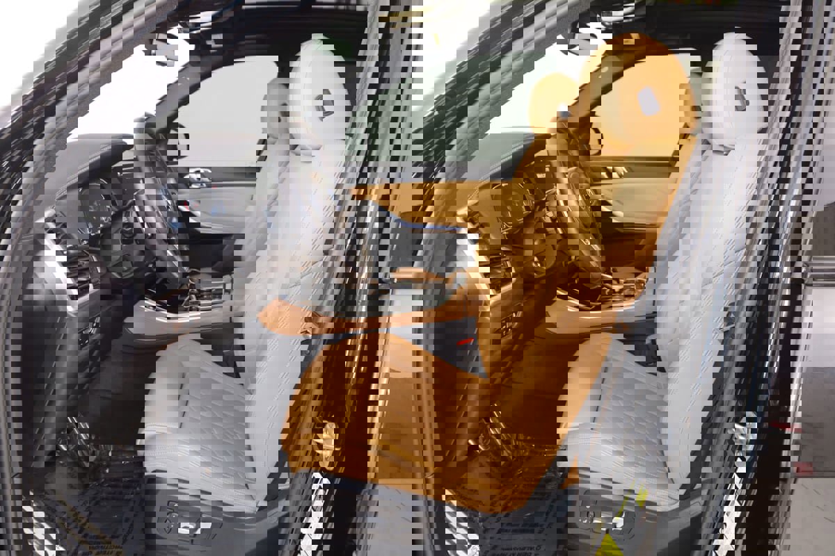 Used 2023 BMW X5 xDrive45e w/ M Sport Package image 12