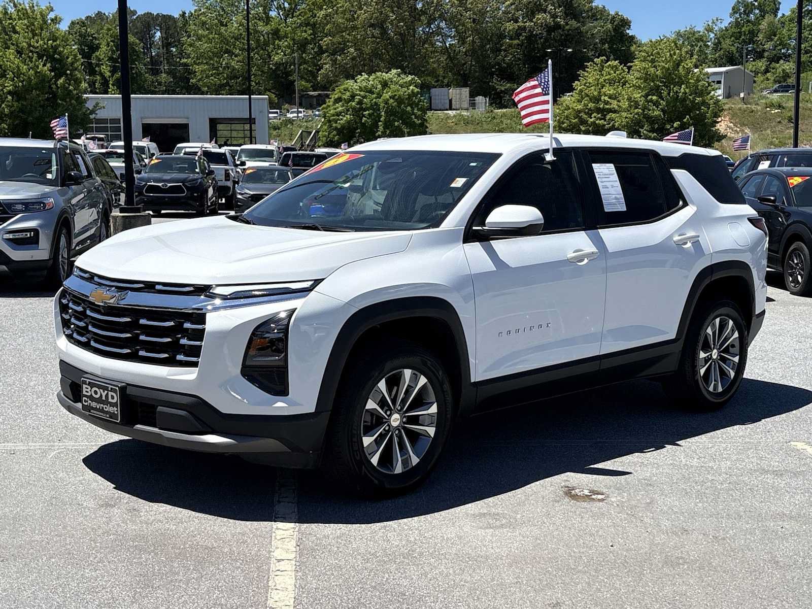 Used 2025 Chevrolet Equinox LT AWD/4WD image 2