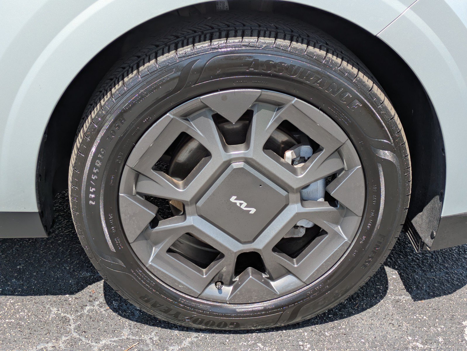 Certified 2025 Kia Carnival SX FWD image 9