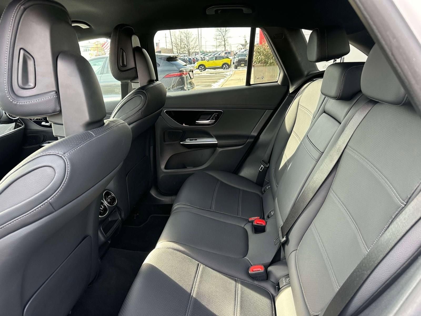 Used 2024 Mercedes-Benz GLC 300 4MATIC image 11