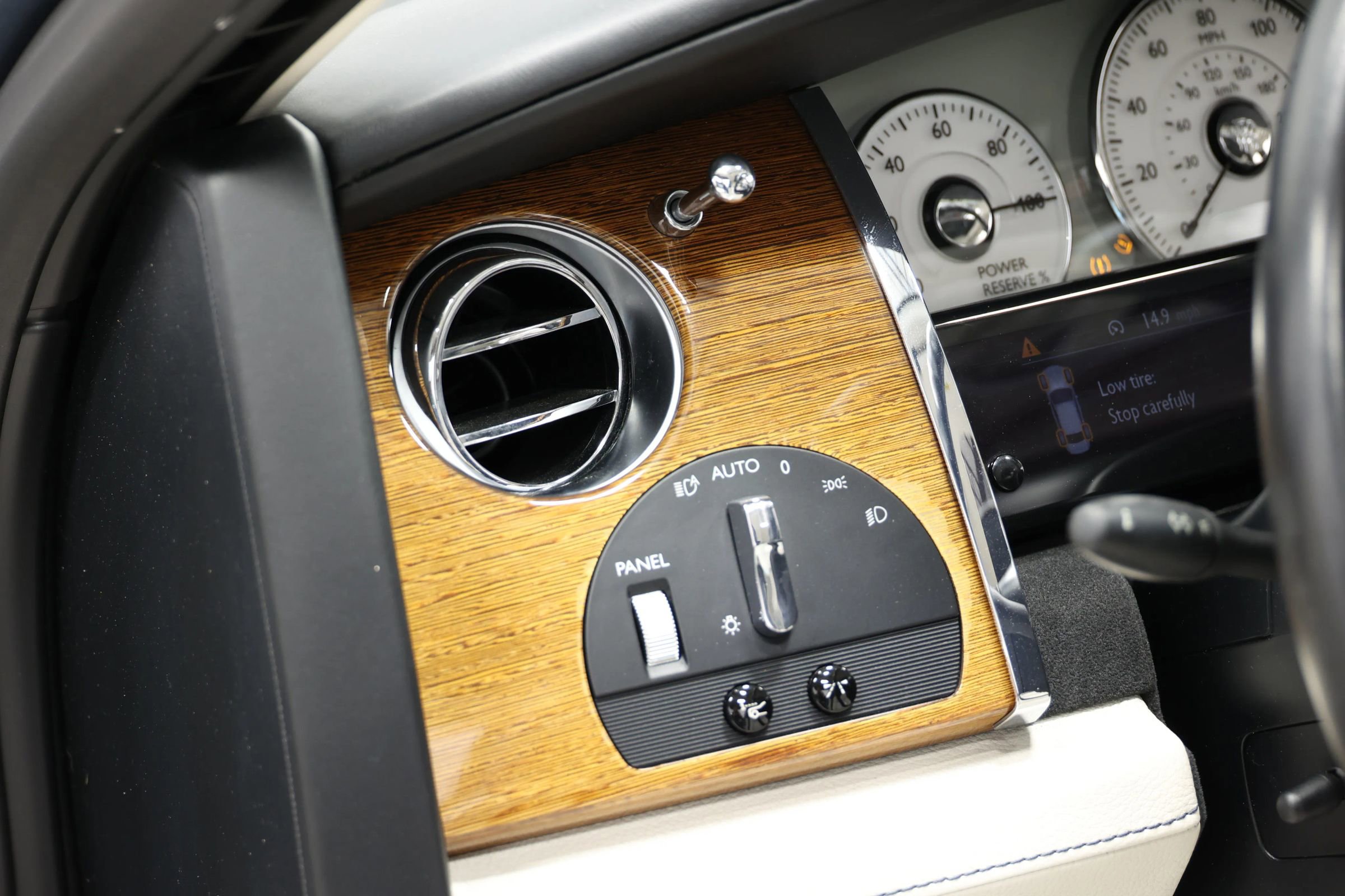 Used 2011 Rolls-Royce Ghost image 21