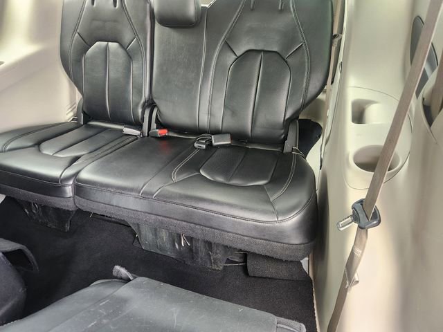 Used 2023 Chrysler Pacifica Touring-L FWD image 25