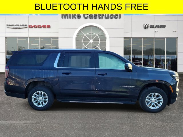 Used 2025 Chevrolet Suburban LT AWD/4WD image 3