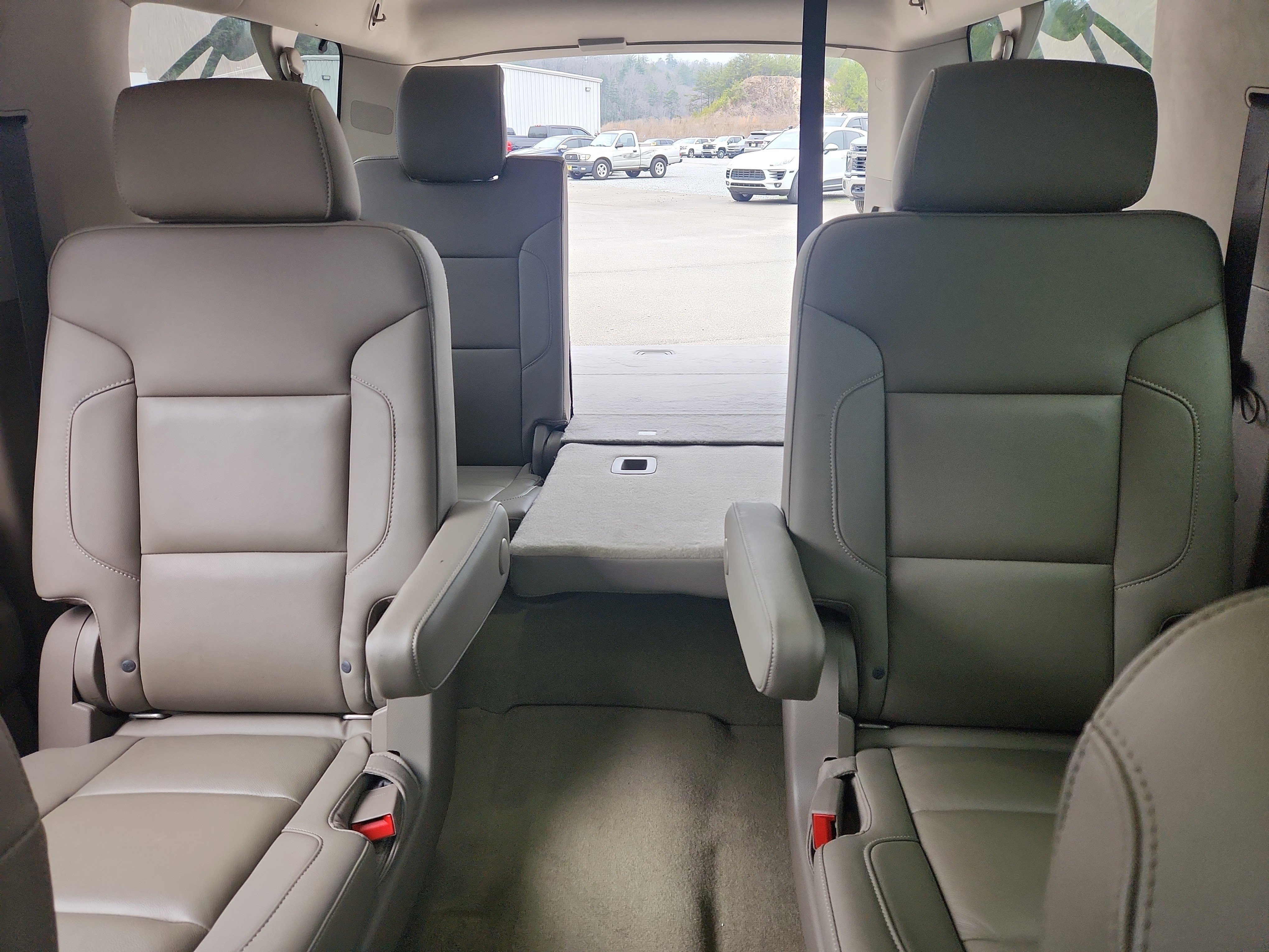 Used 2018 Chevrolet Suburban LT image 38
