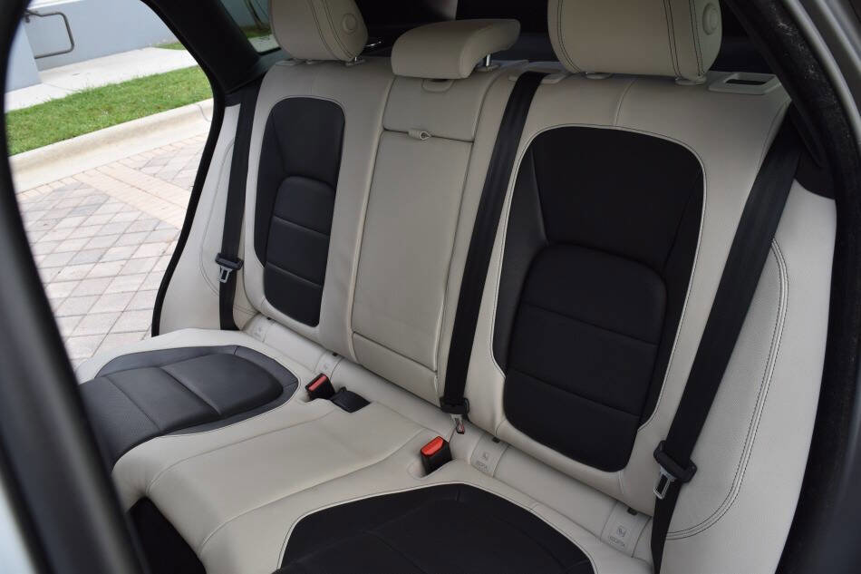 Used 2019 Jaguar F-PACE R-Sport AWD/4WD image 46