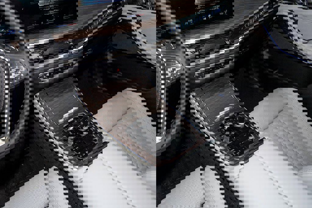 New 2026 BMW X5 xDrive50e w/ Premium Package image 22