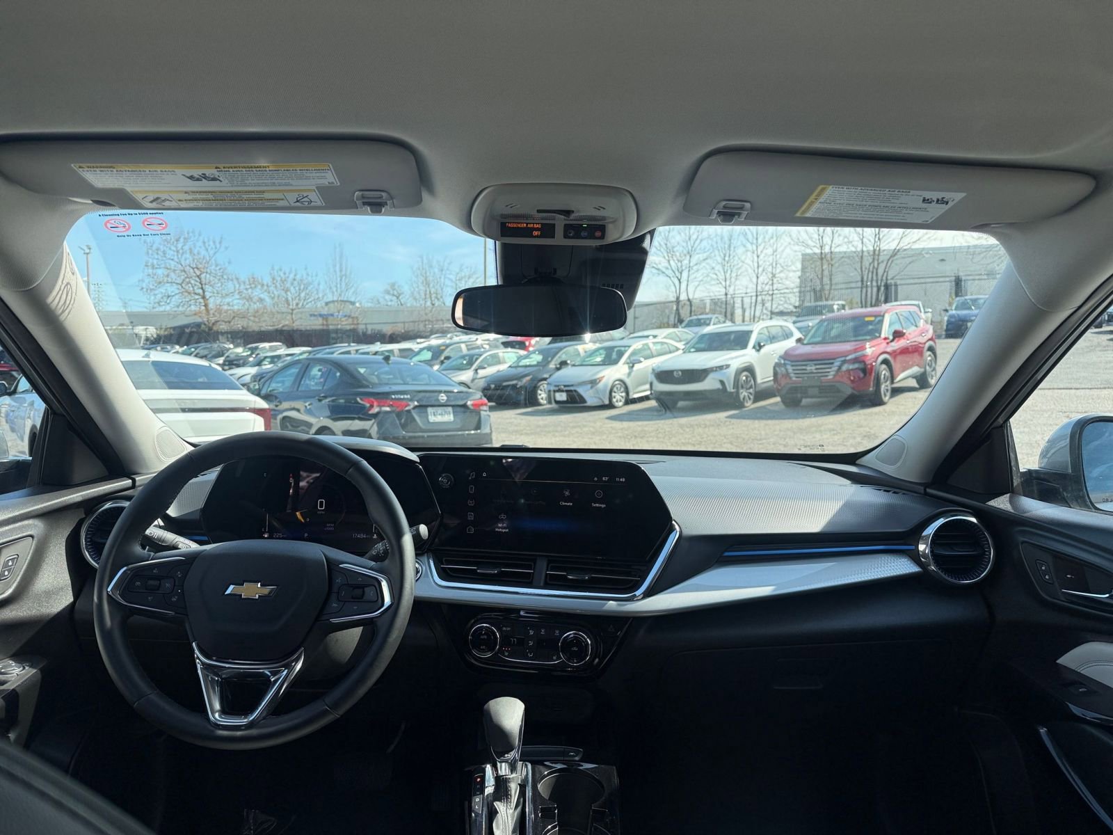 Used 2025 Chevrolet Trax LT w/ LT Convenience Package image 32