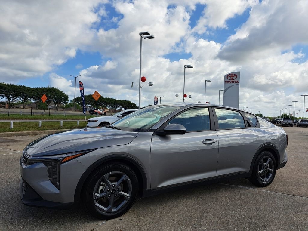 Used 2025 Kia K4 LXS image 9