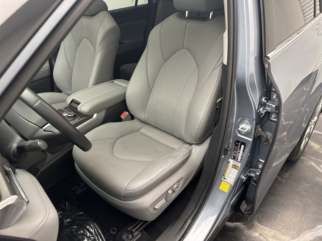 Used 2020 Toyota Highlander Limited image 15