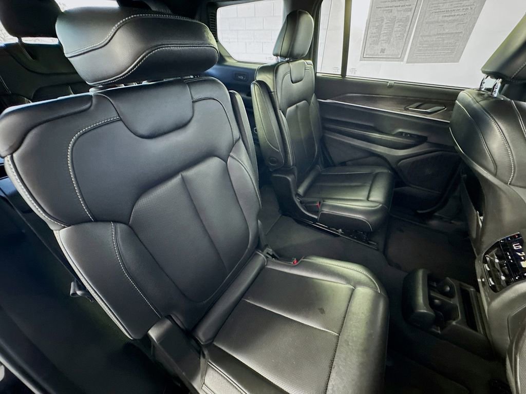 Used 2024 Jeep Grand Cherokee L Limited w/ Luxury Tech Group II image 29