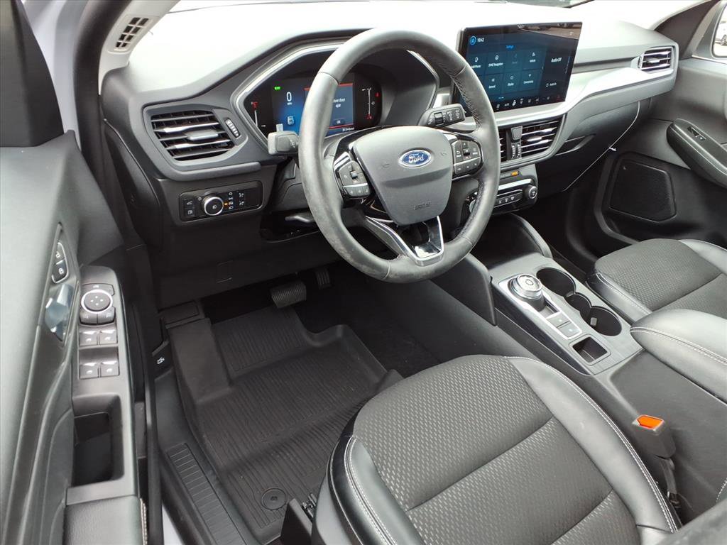 Used 2025 Ford Escape SE image 8