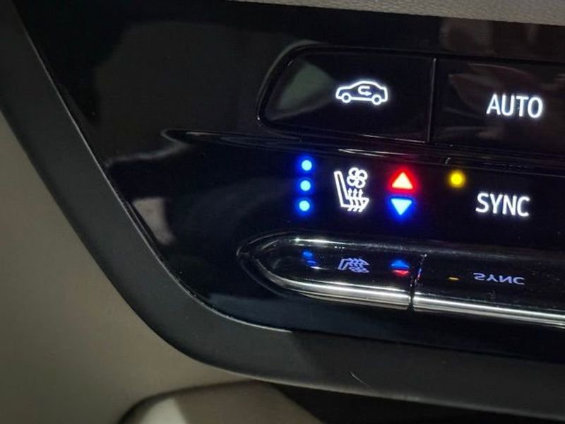 Used 2023 Buick Envision Avenir image 31