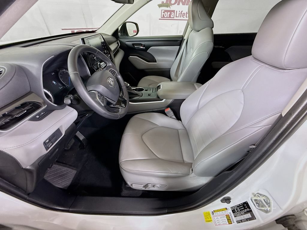 Certified 2021 Toyota Highlander XLE AWD/4WD image 26