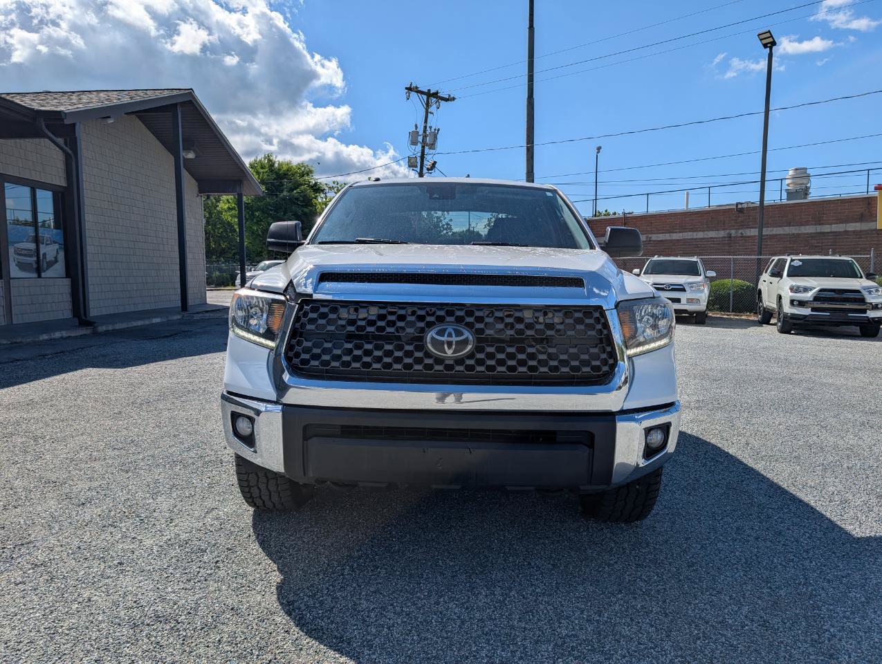 Used 2018 Toyota Tundra SR5 w/ SR5 Upgrade Package AWD/4WD image 2