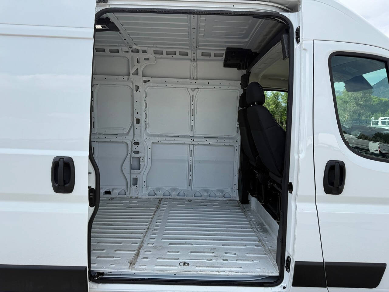 Used 2025 RAM ProMaster 2500 w/ Convenience Group FWD image 27