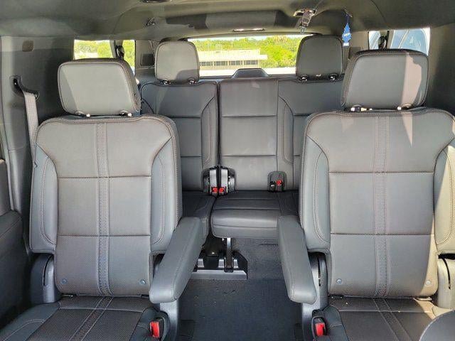 Used 2025 Chevrolet Suburban High Country AWD/4WD image 13
