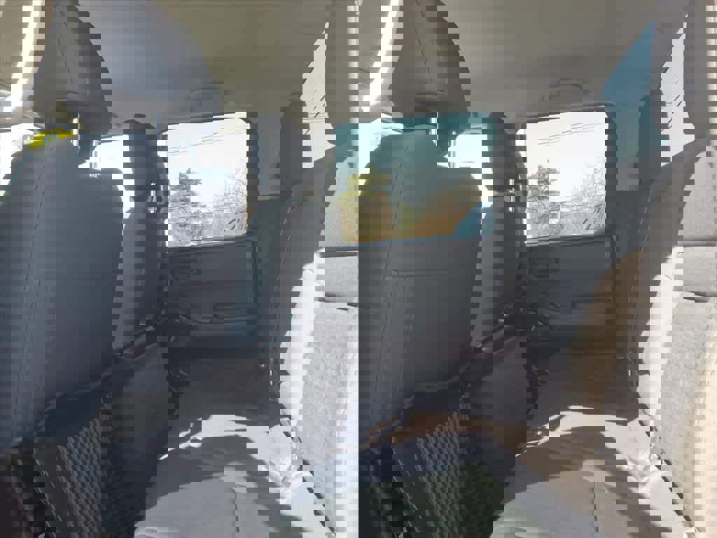 Used 2022 Nissan Frontier S w/ Technology Package image 17