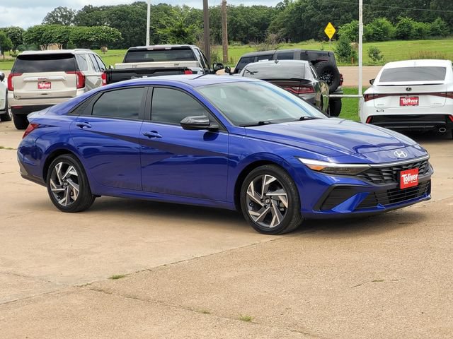 Used 2025 Hyundai Elantra Sport FWD image 2