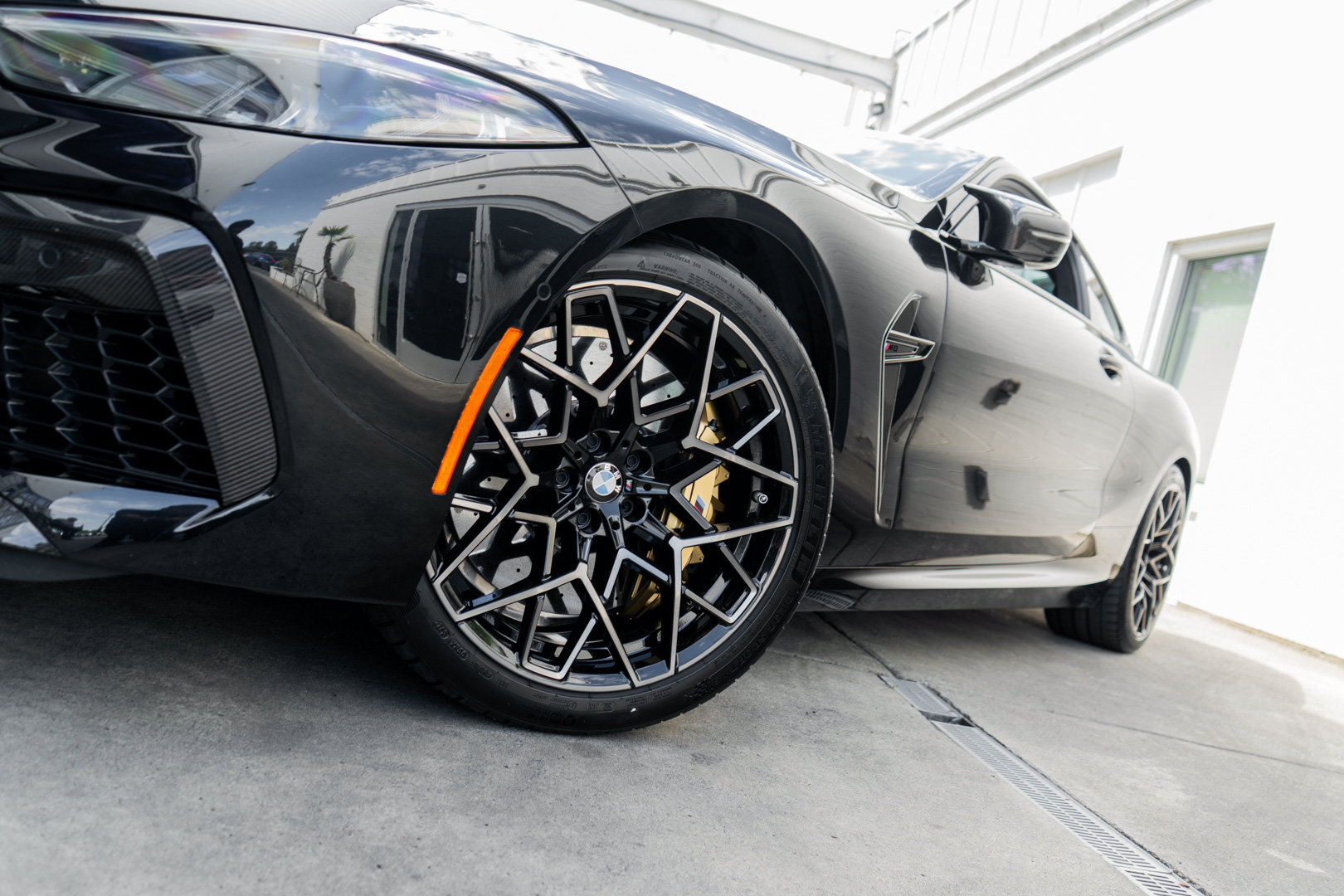 Used 2023 BMW M8 Competition w/ M Carbon Exterior Package AWD/4WD image 4