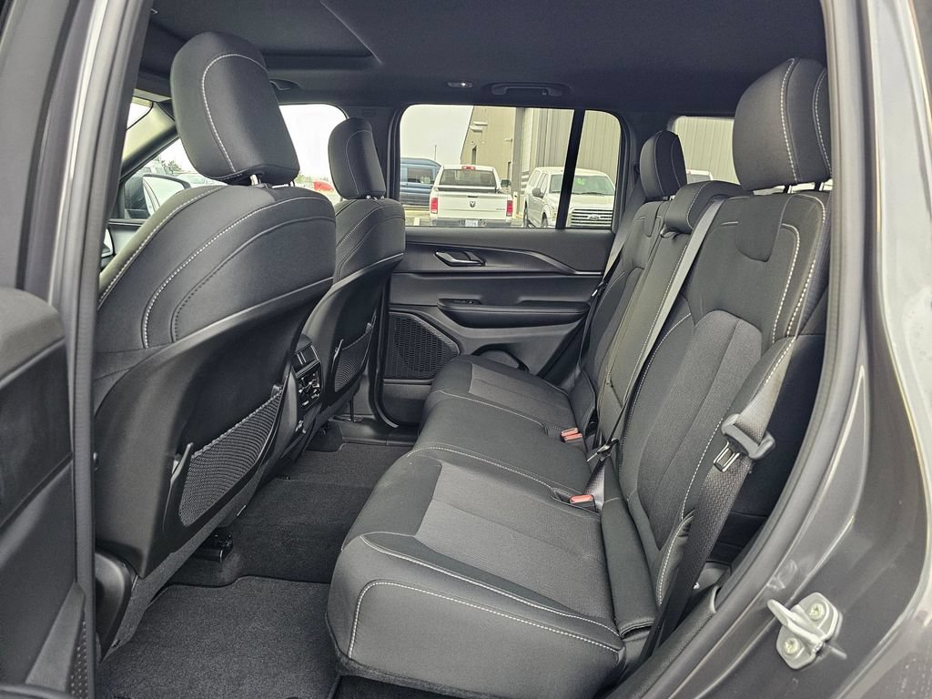 New 2025 Jeep Grand Cherokee Laredo X w/ Luxury Tech Group I AWD/4WD image 12